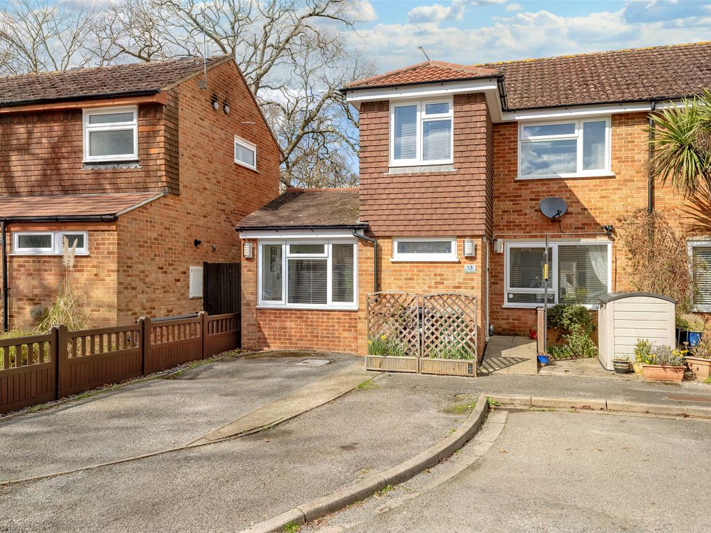 3 bed semidetached house for sale in Kiln Lane, Horley, Surrey RH6