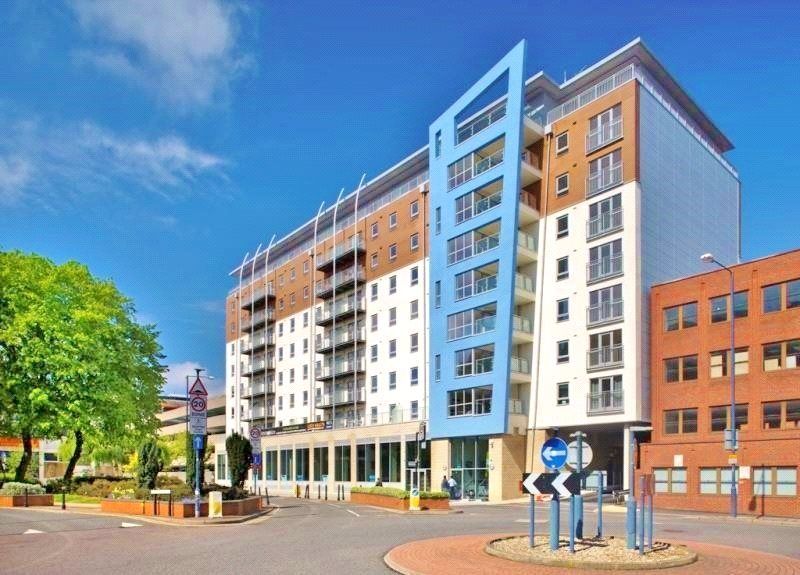 1 bed flat to rent in Church Street East, Woking, Surrey GU21, £1,200