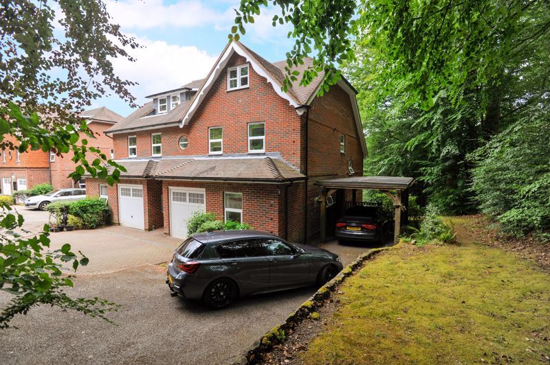 3 bed flat to rent in Courts Hill Road, Haslemere GU27, £1,495 pcm Zoopla