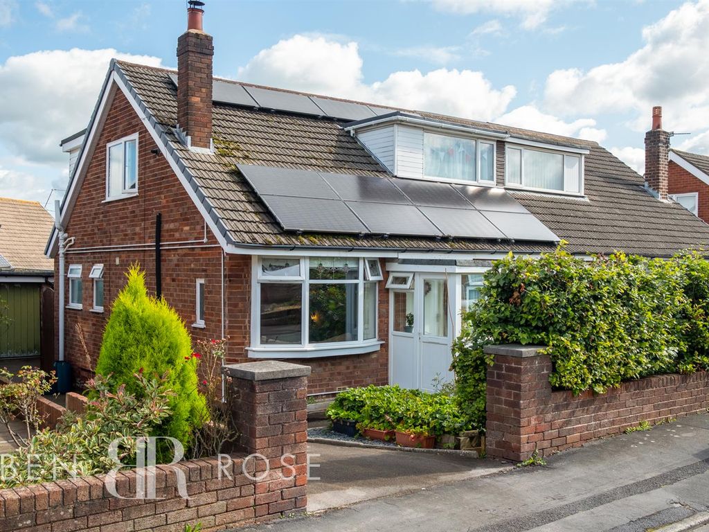 4 bed semidetached house for sale in Wyre Avenue, Kirkham, Preston PR4