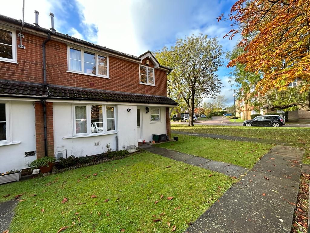 2 bed semidetached house to rent in Staffords Place, Horley, Surrey