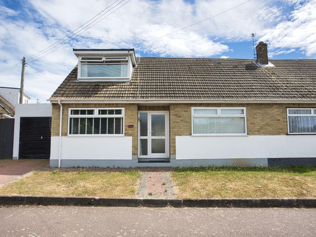 4 bed semidetached bungalow for sale in Downs Road, East Studdal