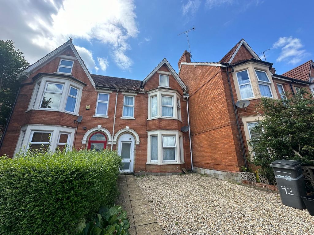 Studio to rent in Crofton Park, Yeovil BA21, £550 pcm Zoopla