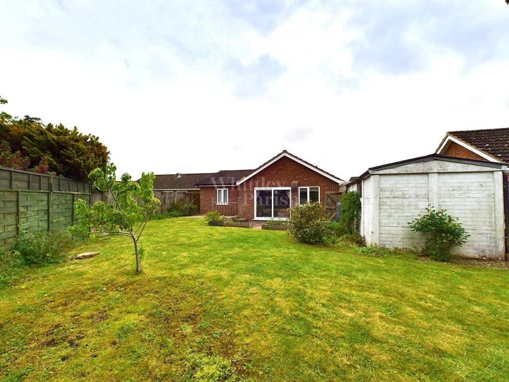 3 bed detached bungalow for sale in Thieves Lane, Attleborough NR17