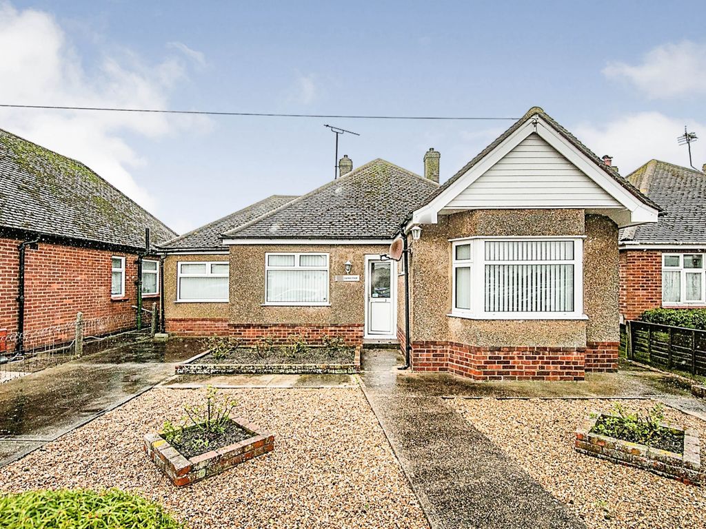 3 bed detached bungalow for sale in Primrose Road, Holland On Sea