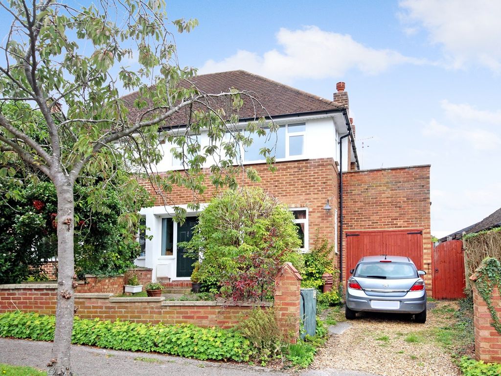 3 bed semidetached house for sale in Haymoor, Letchworth Garden City