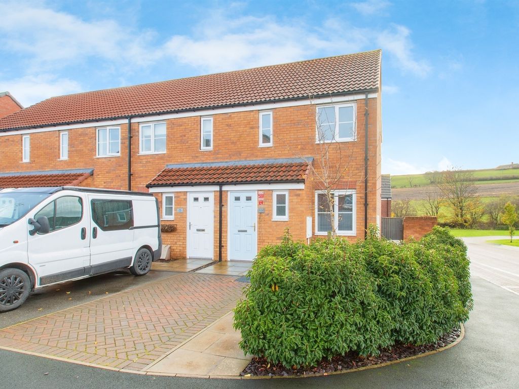 2 bed end terrace house for sale in Settle Vale, Morley, Leeds LS27, £