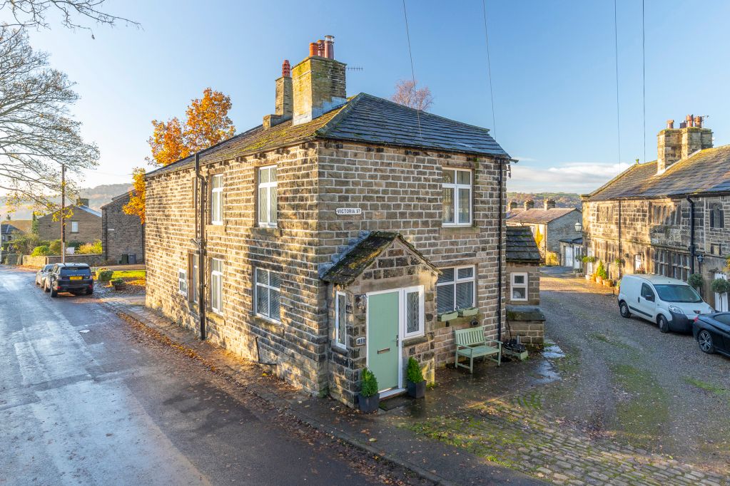 2 bed end terrace house for sale in Micklethwaite, Micklethwaite, West