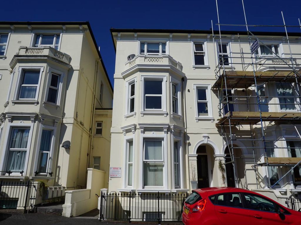 2 bed flat to rent in Upper Grosvenor Road, Tunbridge Wells, Kent TN1