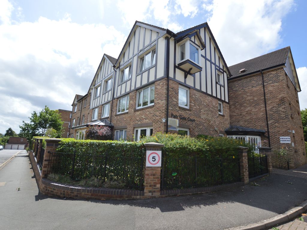 1 bed flat to rent in Parkgate Court, Constitution Hill, Woking, Surrey