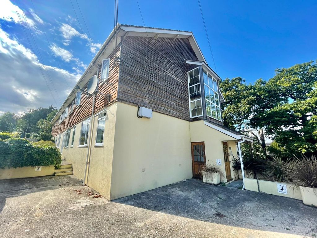 2 bed flat for sale in Mead Court, Gillingham SP8, £125,000 Zoopla