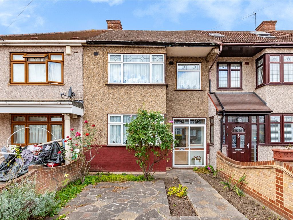 3 bed terraced house for sale in Dagenham Road, Romford RM7, £350,000