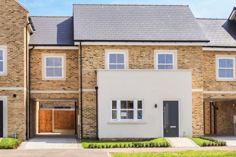 4 bed linkdetached house for sale in New Garrison Road, Shoeburyness