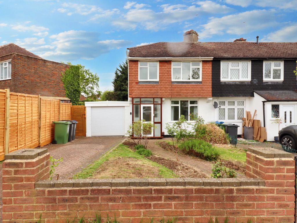 3 bed end terrace house to rent in Warren Drive South, Surbiton KT5, £