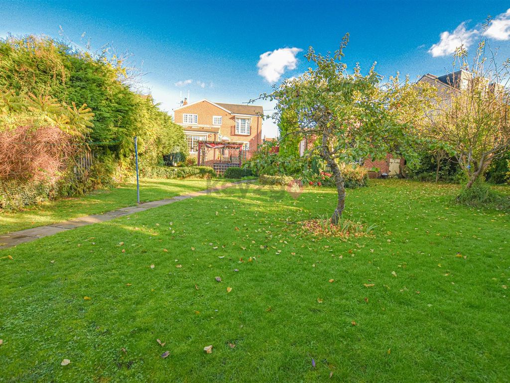 4 bed detached house for sale in Upperthorpe Road, Killamarsh