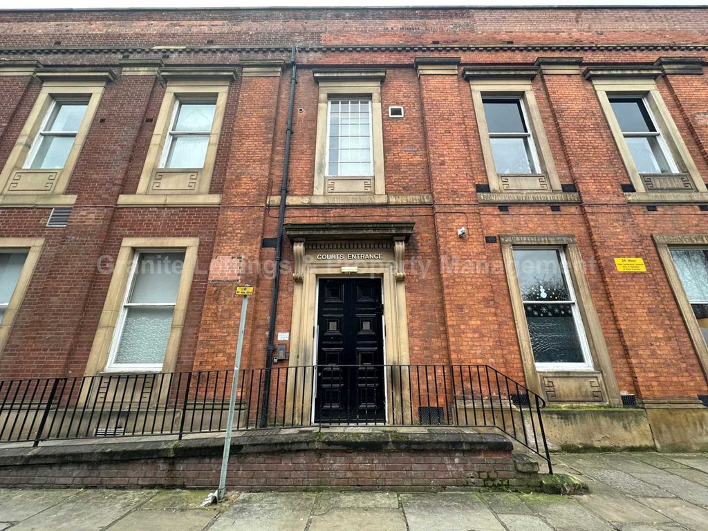 1 bed flat to rent in Town Hall, Bexley Square, Salford M3, £900 pcm