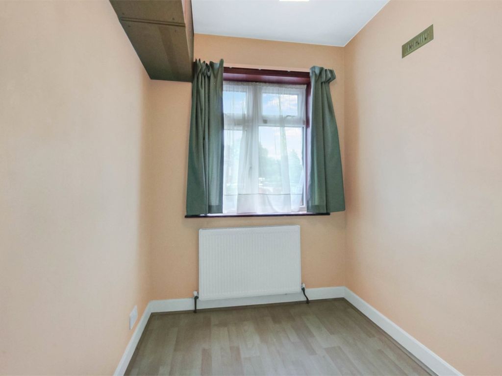 3 bed semidetached house to rent in Brinkburn Gardens, Edgware HA8