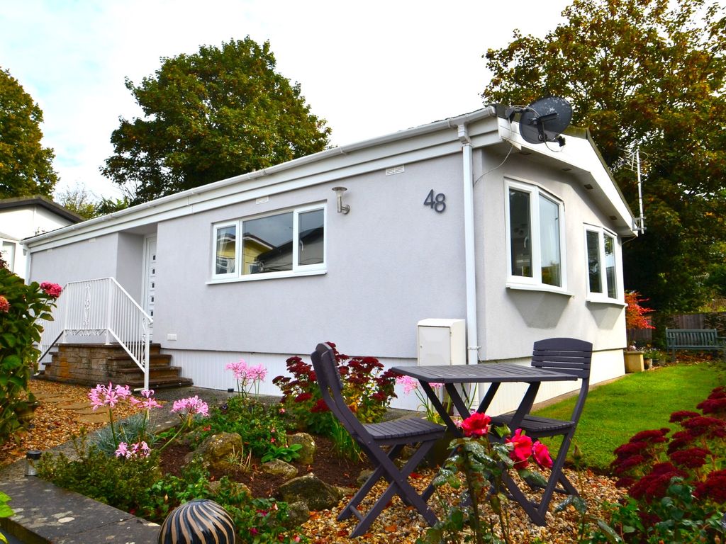 2 bed mobile/park home for sale in First Avenue, Newport Park, Topsham