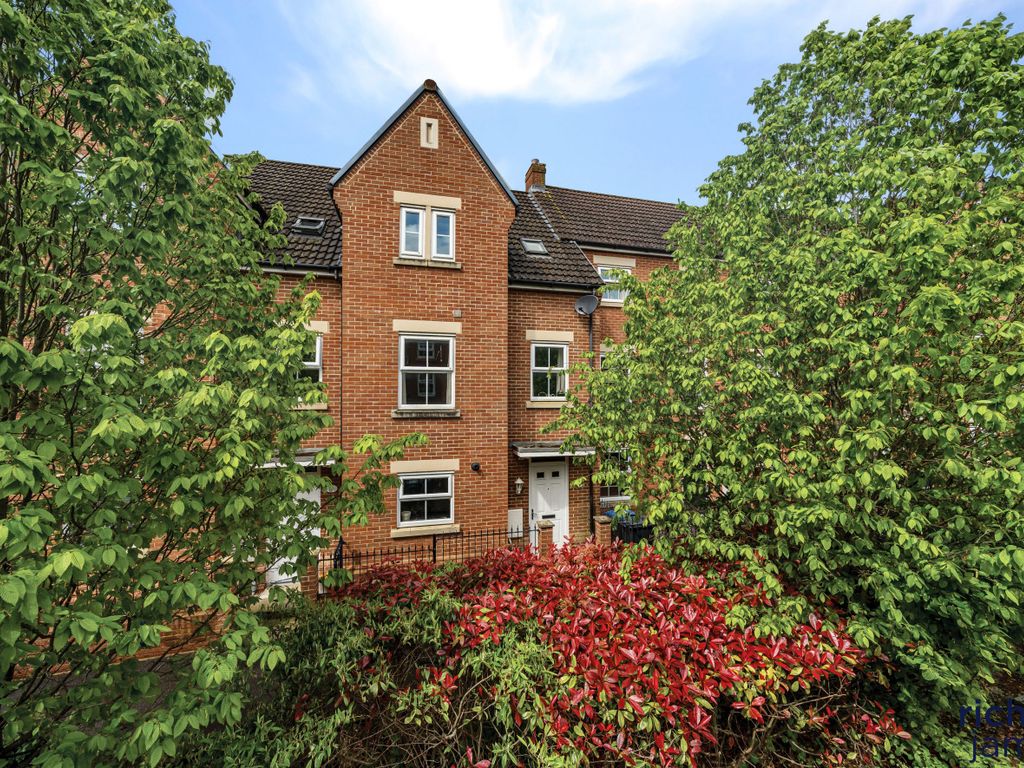 4 bed terraced house for sale in Daisy Brook, Royal Wootton Bassett SN4