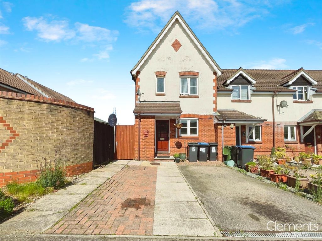 3 bed end terrace house for sale in Chalkdell Hill, Hemel Hempstead
