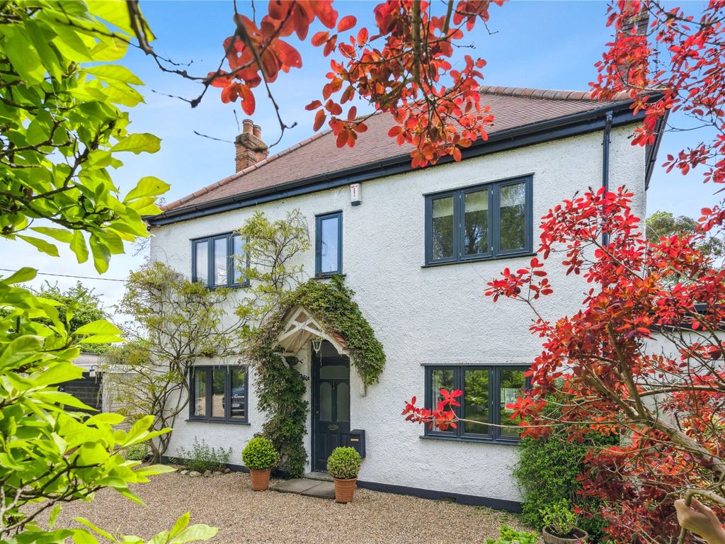 4 bed detached house for sale in Oxford Road, Dinton, Aylesbury HP17