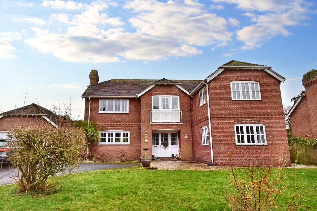 5 bed detached house to rent in North Gardens, Burnt Hill, Thatcham