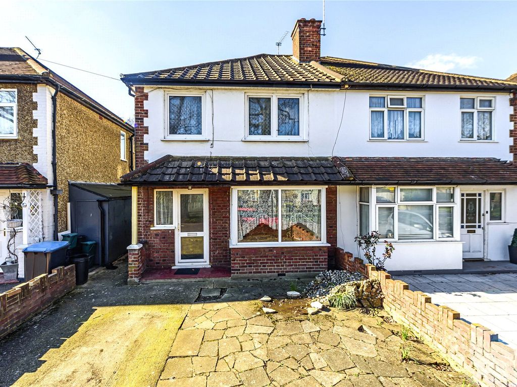 3 bed semidetached house for sale in Prairie Road, Addlestone KT15