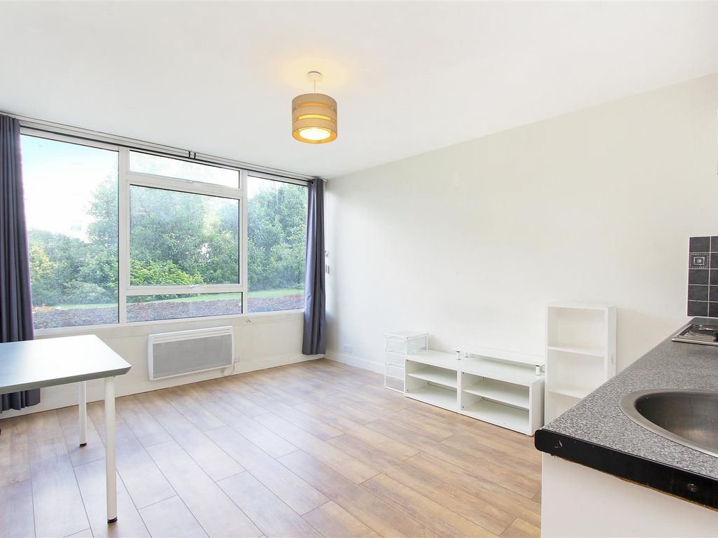 1 bed flat to rent in Keswick Road, London SW15, £1,500 pcm Zoopla