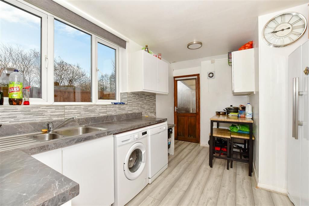 5 bed end terrace house for sale in Knockhall Road, Greenhithe, Kent