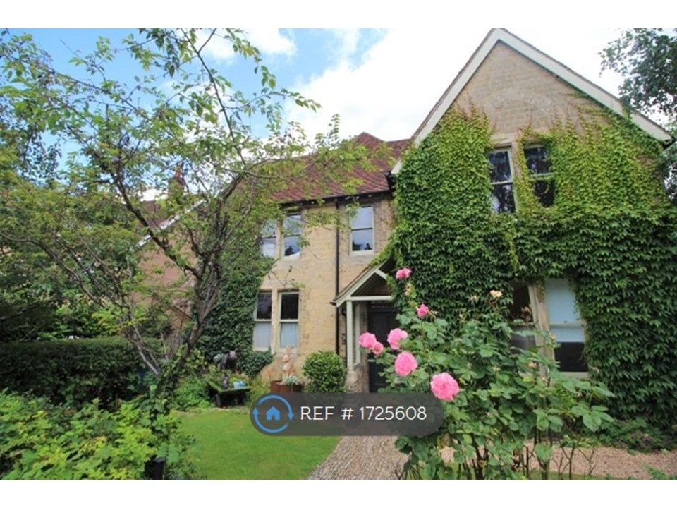 Room to rent in Petworth Road, Haslemere GU27 Zoopla