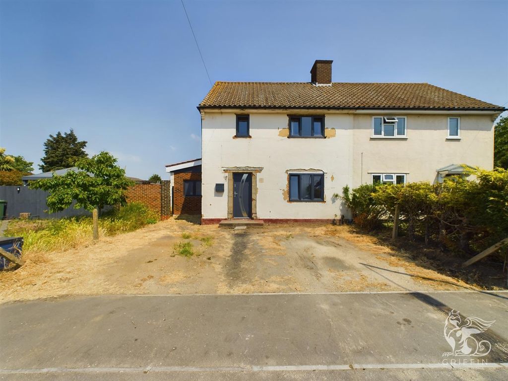 4 bed property for sale in Newnham Place, Grays RM16 Zoopla