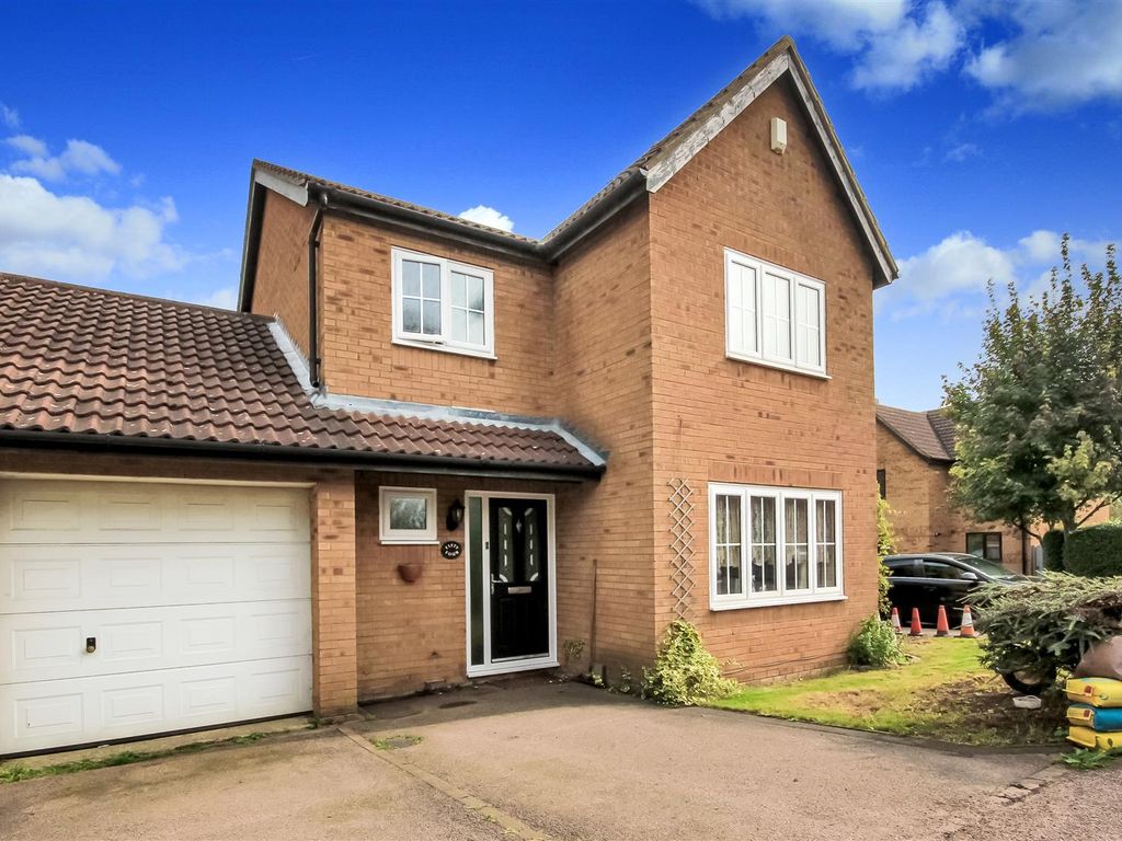 3 bed detached house for sale in Chatsworth Drive, Wellingborough NN8