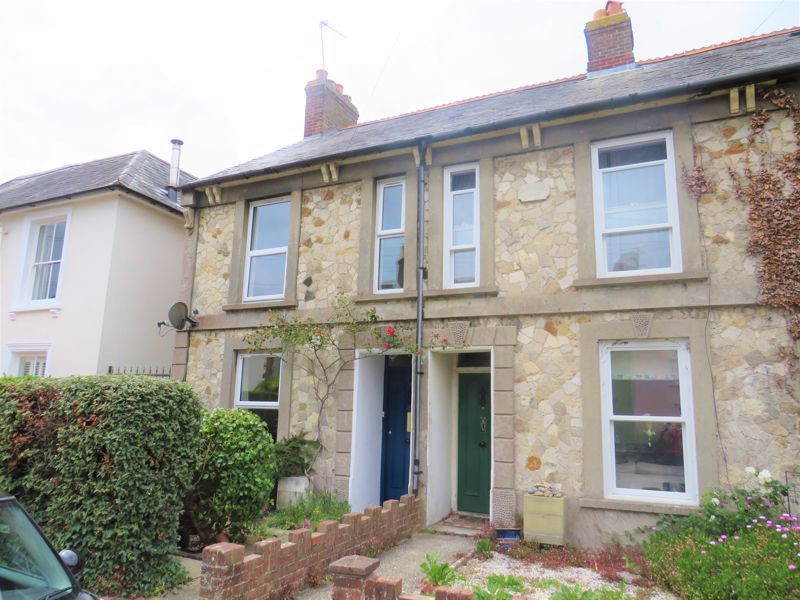 3 bed semidetached house to rent in Green Lane, Chichester PO19, £