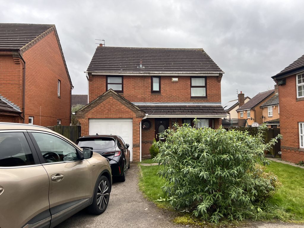 4 bed detached house for sale in Cherrybrook Close, Leicester LE4, £