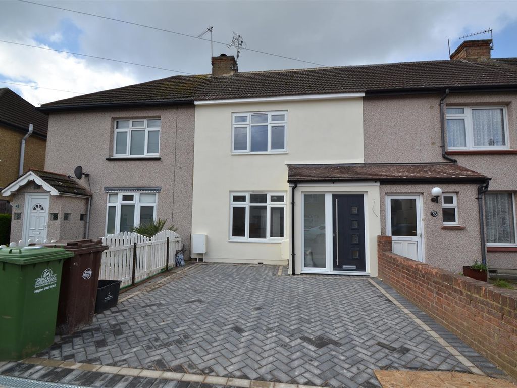 2 bed detached house to rent in Crossfield Road, Hoddesdon