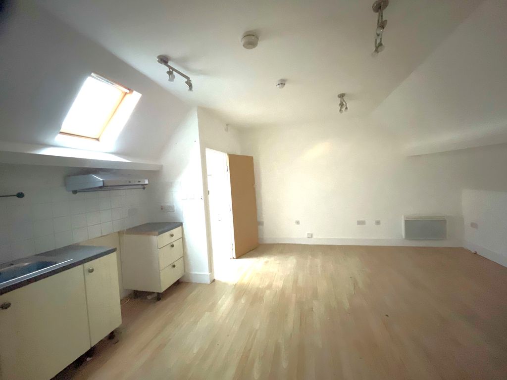 1 bed flat to rent in Vivian Avenue, London NW4, £1,800 pcm Zoopla