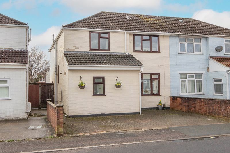 3 bed semidetached house for sale in Causeway Crescent, Totton