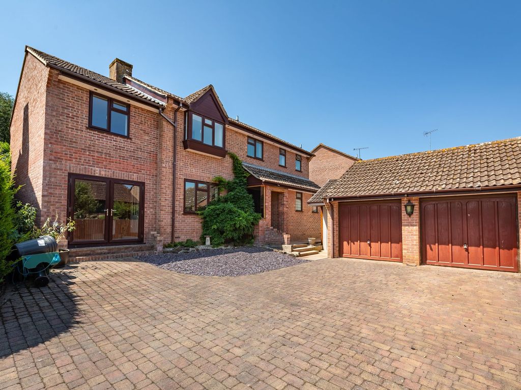 5 bed detached house for sale in Westernlea, Crediton EX17, £485,000