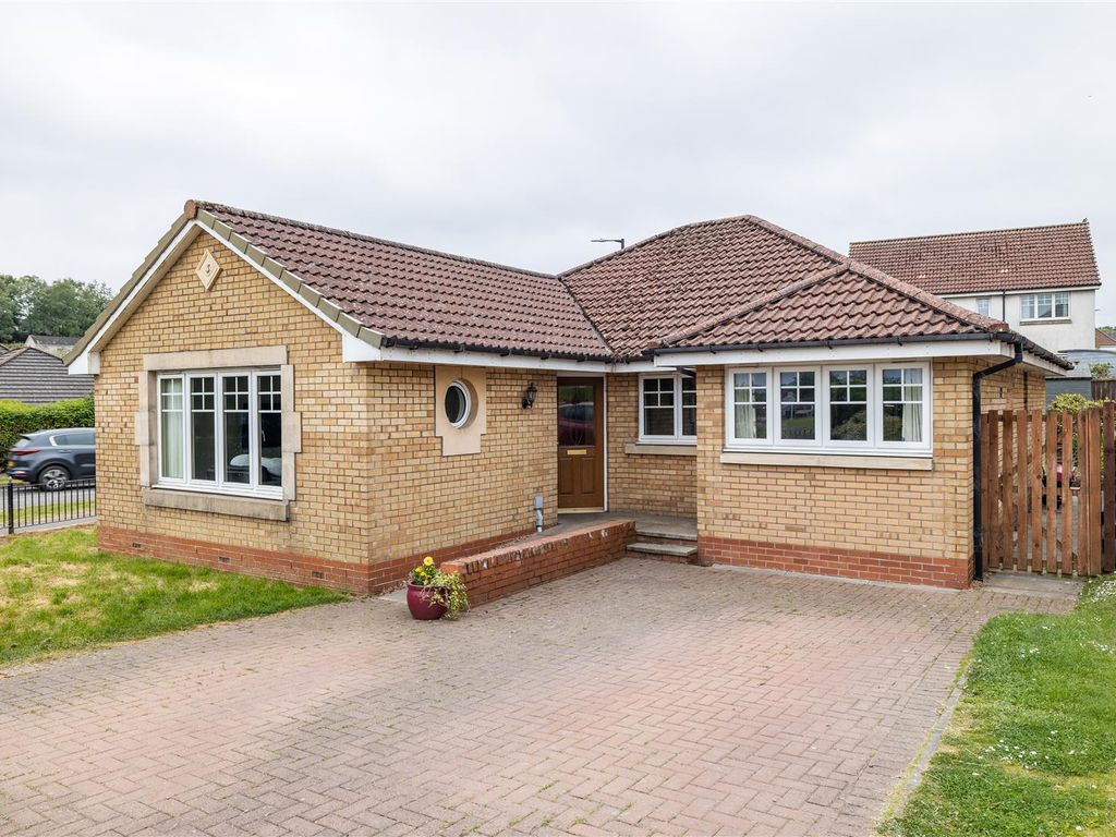 4 bed detached bungalow for sale in St. Martin Drive, Strathmartine