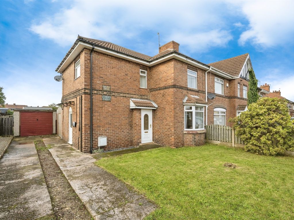 3 bed end terrace house for sale in Galway Drive, Bircotes, Doncaster