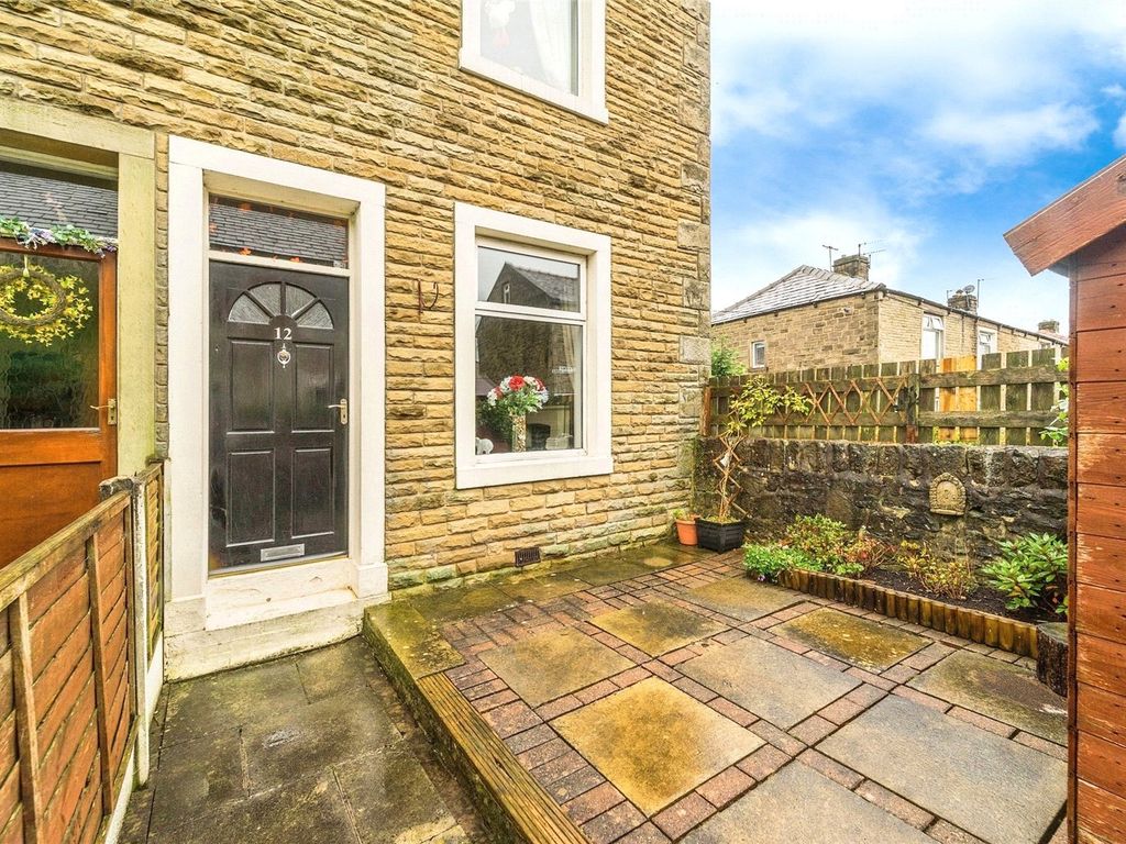 3 bed end terrace house for sale in East Avenue, Barnoldswick BB18, £