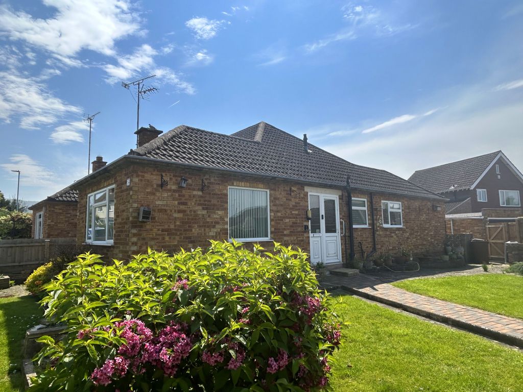 3 bed semidetached bungalow for sale in Pecked Lane, Cleeve