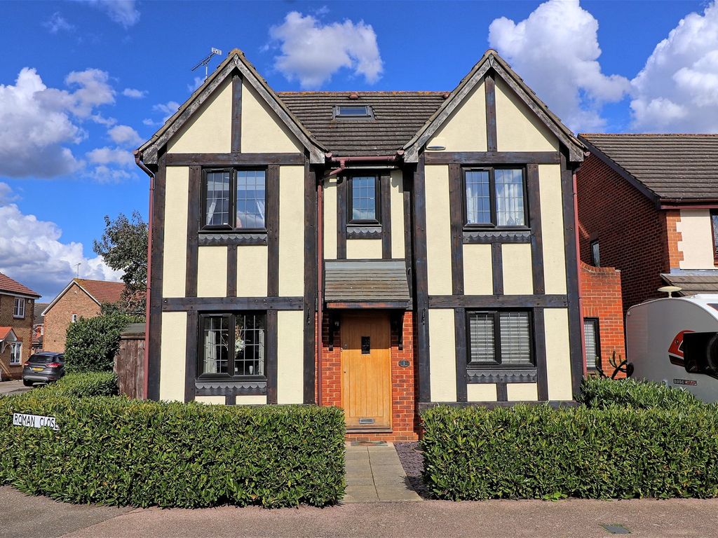 5 bed detached house for sale in Roman Close, Heybridge, Maldon CM9, £