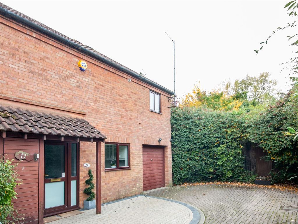 3 bed detached house to rent in Turners Mews, Neath Hill, Milton Keynes