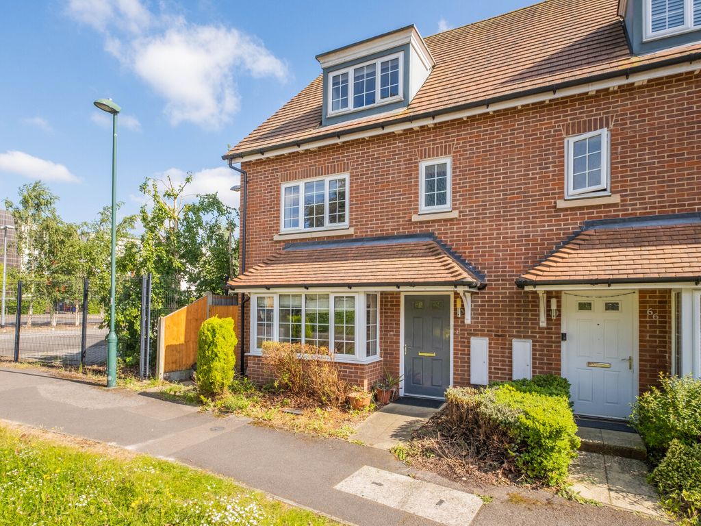 4 bed semidetached house to rent in Metcalfe Avenue, Carshalton, Surrey SM5 Zoopla