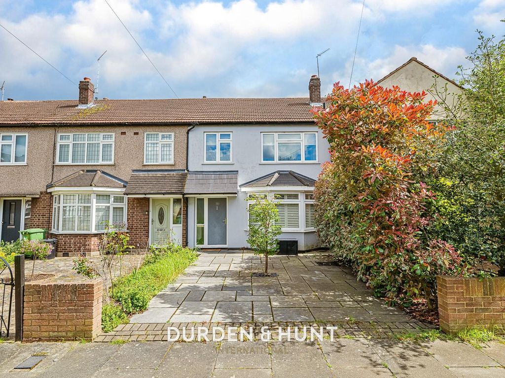 3 bed terraced house for sale in Close, Upminster RM14, £465,000