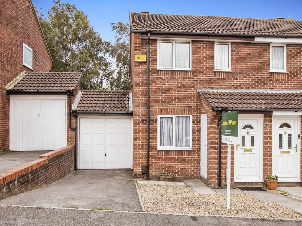 2 bed semidetached house for sale in Stockbridge Close, Canford Heath