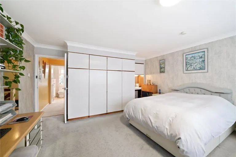 2 bed end terrace house to rent in Eton Avenue, Wembley HA0, £2,200 pcm