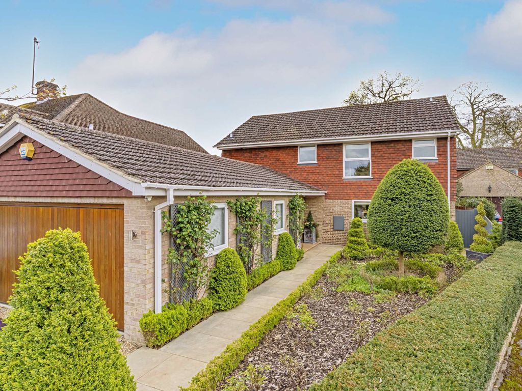 4 bed detached house for sale in The Pines, SunburyOnThames TW16 Zoopla