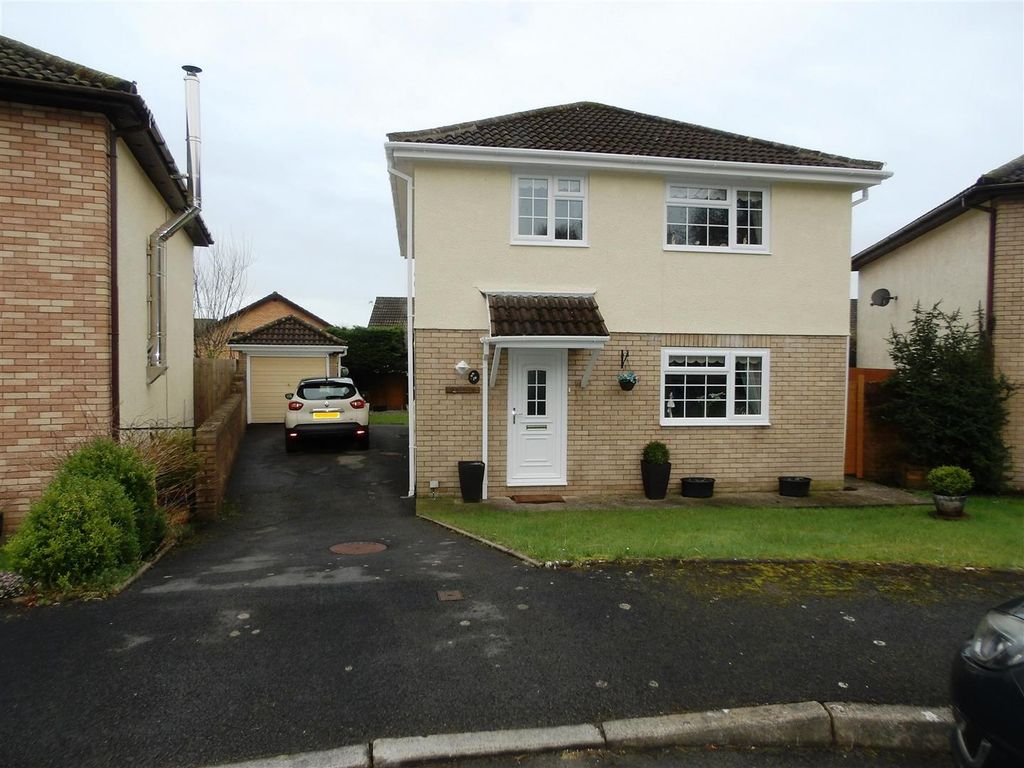4 bed detached house for sale in Woodstock Gardens, Pencoed, Bridgend